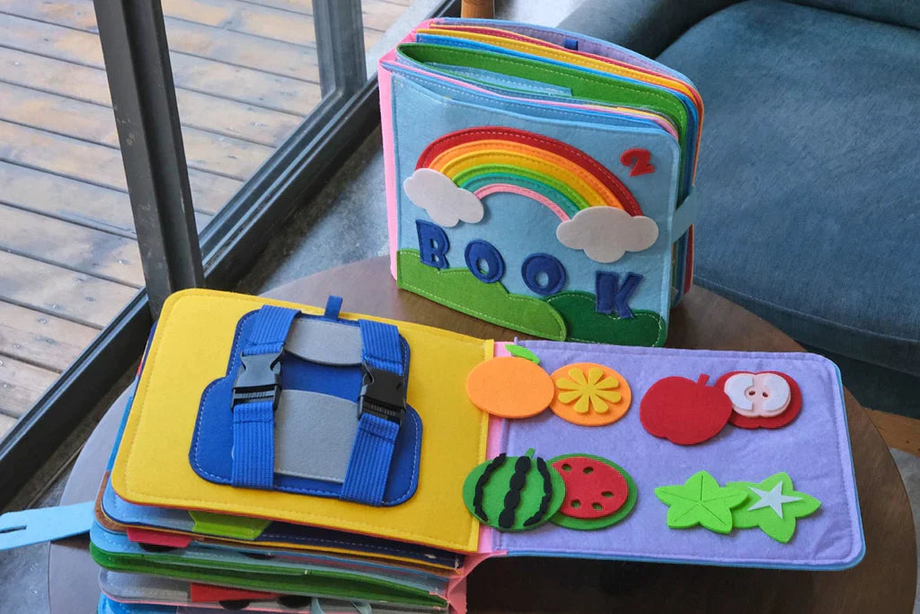 Interaktives Lernbuch für Kinder aus Filz