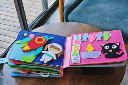 Interaktives Lernbuch für Kinder aus Filz